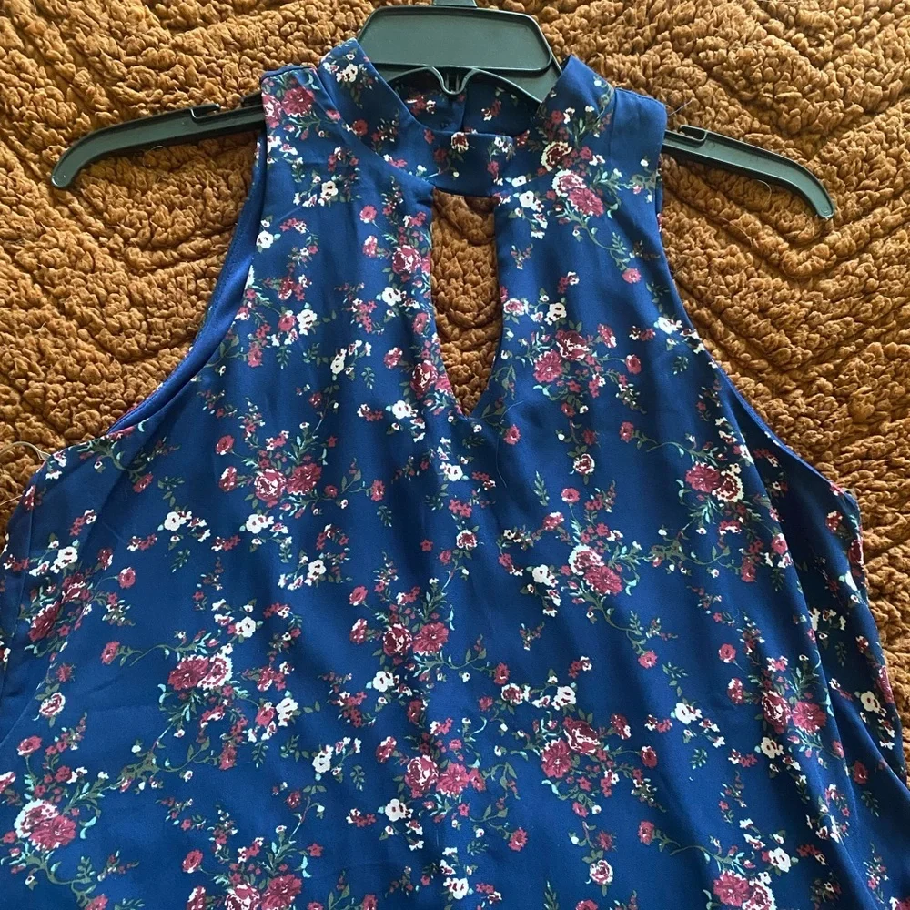 Francesca’s Floral Shift‎ Dress